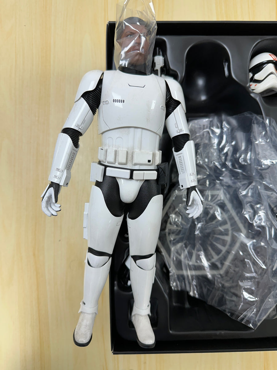 Hot Toys Finn in First Order hotsell Stormtrooper MMS 367